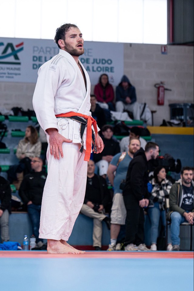 Clément Riallin en judogi, lors d’une compétition de judo